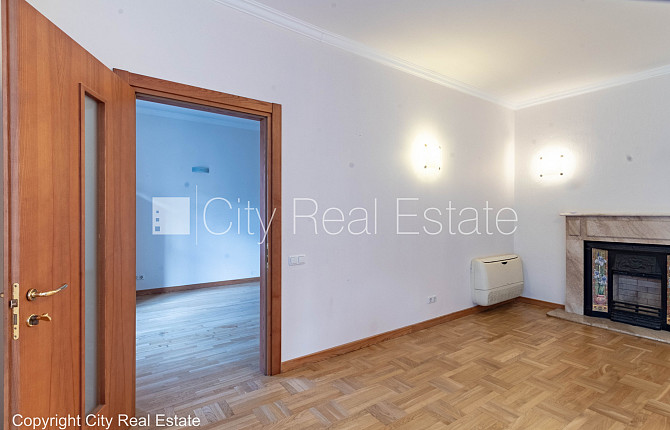 Фасадный дом, реновированный дом, закрытый двор, место для машины, вход с улицы и Рига - изображение 18