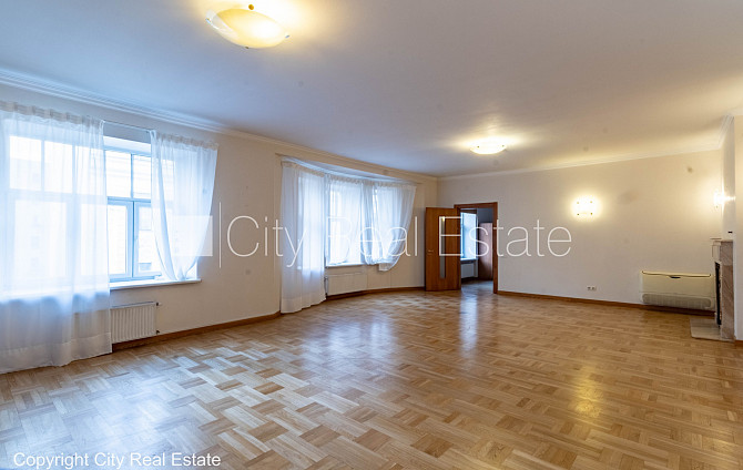 Фасадный дом, реновированный дом, закрытый двор, место для машины, вход с улицы и Рига - изображение 15