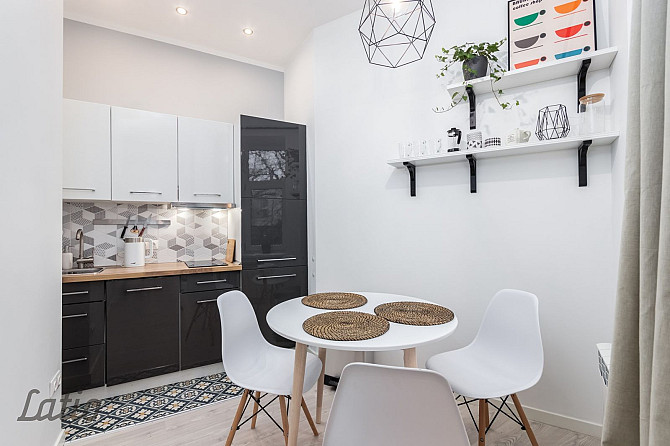 Izīrē omulīgu, pilnībā mēbelētu un ar sadzīves tehniku aprīkotu divistabu dzīvokli. Visi logi vērsti Рига - изображение 4