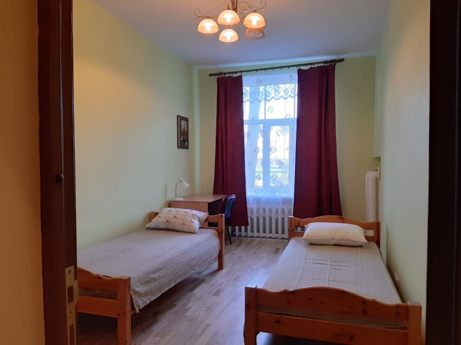 For rent one room in a shared 3 bedroom apartment in the center of Riga near Valdemara street.  The  Рига - изображение 8