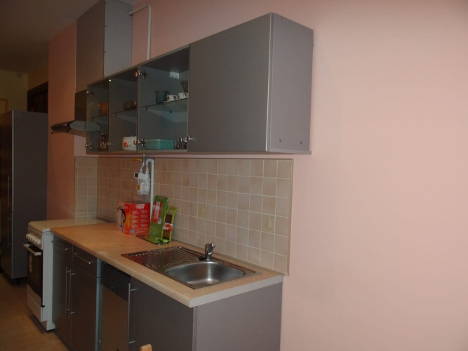 For rent one room in a shared 3 bedroom apartment in the center of Riga near Valdemara street.  The  Рига - изображение 2