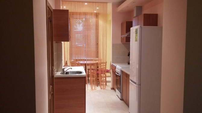 Rent offer - one room in shared 3-bedroom apartment in the center of Riga in a quiet courtyard build Рига - изображение 1