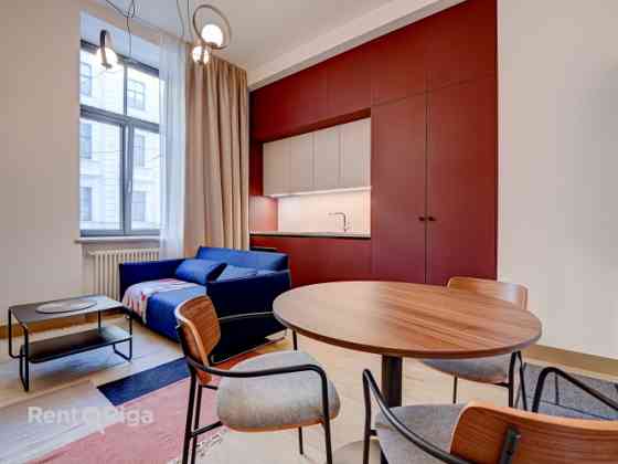 Stilīgs un moderns dzīvoklis Rīgas centrā.  Piedāvājumā ir elegants, dzīvoklis ar unikālu dizainu, k Rīga