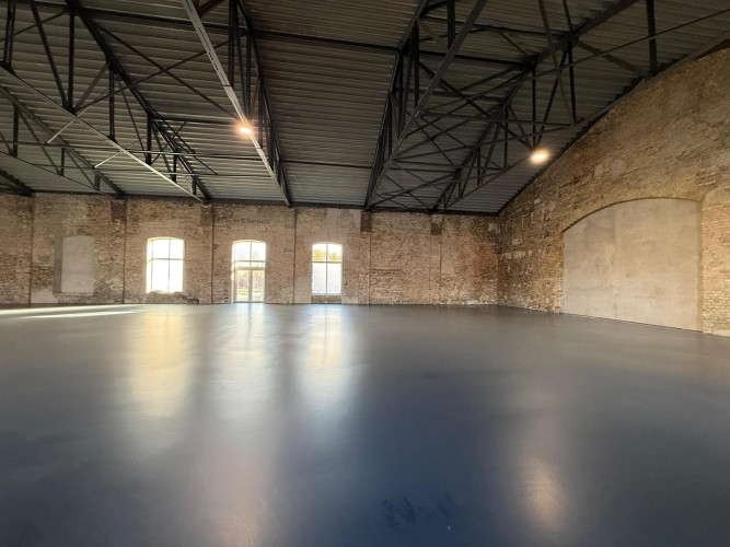 Промышленные помещения с высокими потолками.   Бывшая территория "Рижского Рига - изображение 1