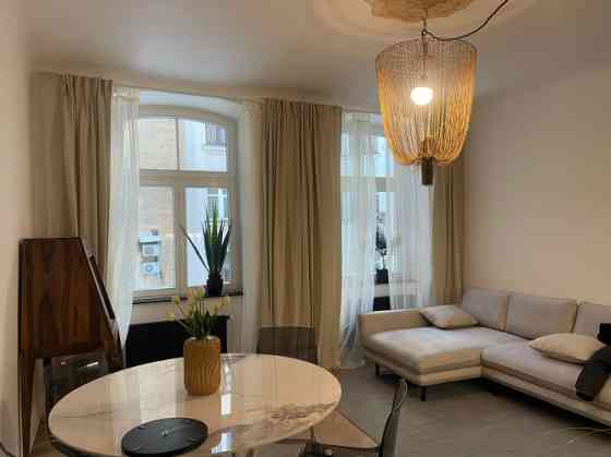 Продаётся солнечная и элегантная квартира в полностью отреставрированном Рига