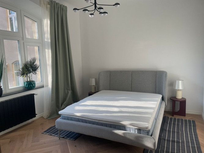 Tiek pārdots elegants dzīvoklis pilnībā renovētā vēsturiskā ēkā. Dzīvoklis pārdodas ar Rīga - foto 7