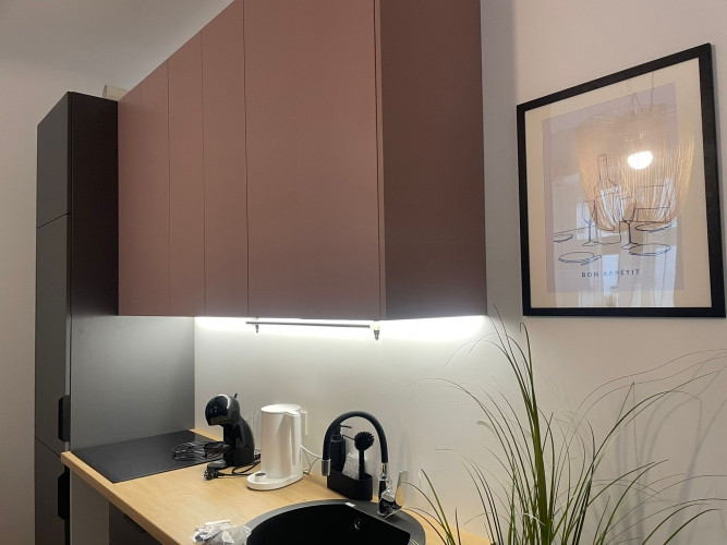 Tiek pārdots elegants dzīvoklis pilnībā renovētā vēsturiskā ēkā. Dzīvoklis pārdodas ar Rīga - foto 6