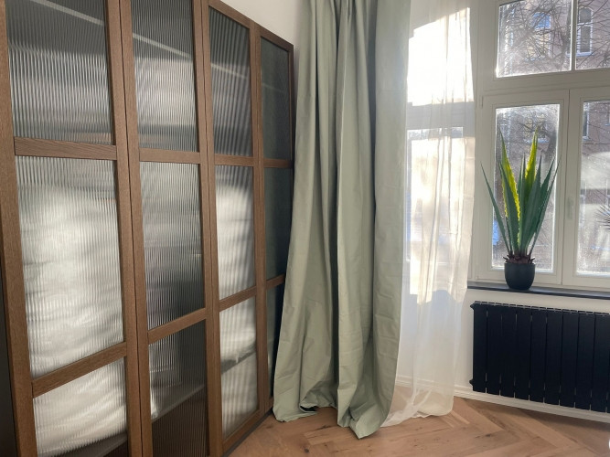 Tiek pārdots elegants dzīvoklis pilnībā renovētā vēsturiskā ēkā. Dzīvoklis pārdodas ar Rīga - foto 8