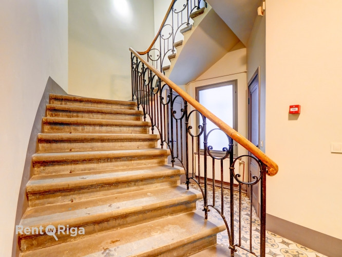 Office with a kitchen area and a private restroom.  A major renovation has just been completed in th Рига - изображение 8