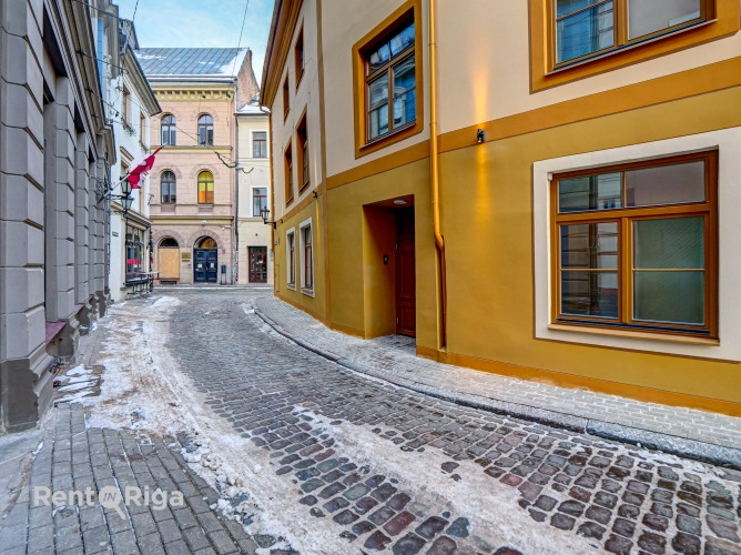 Office with a kitchen area and a private restroom.  A major renovation has just been completed in th Рига - изображение 9