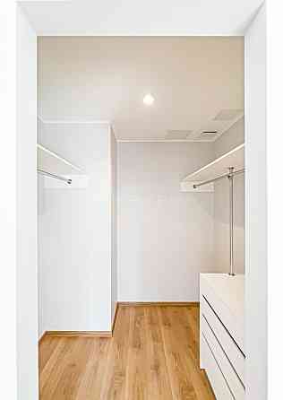 Новостройка, благоустроенный озеленённый двор, закрытая территория, возможность Рига