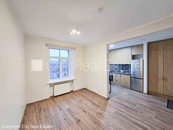 Здание во дворе, территория обнесена забором, закрытая территория, одна Рига