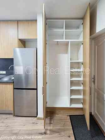 Здание во дворе, территория обнесена забором, закрытая территория, одна Рига