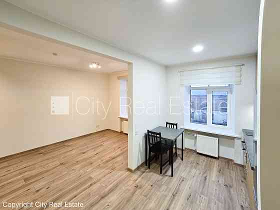 Здание во дворе, территория обнесена забором, закрытая территория, одна Рига