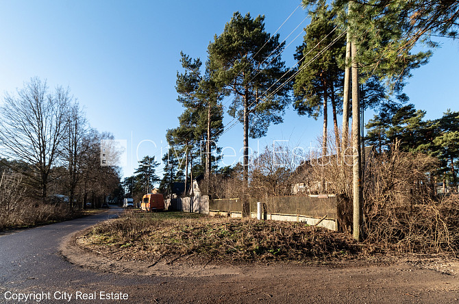 Территория обнесена железным забором, вход с улицы, разрешено строить Рига - изображение 11