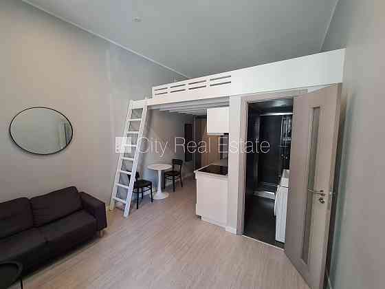 Фасадный дом, реновированный дом, благоустроенная озеленённая территория, Рига