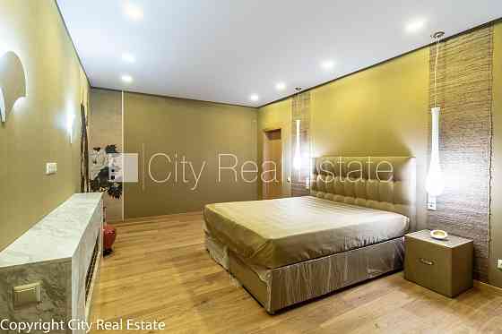 Новостройка, здание во дворе, закрытый двор, до ближайшей парковки 70 м, вход со Рига