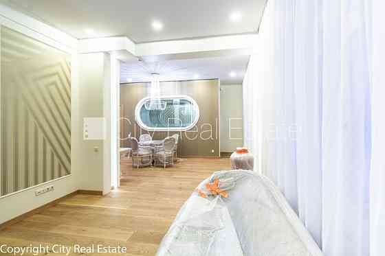 Новостройка, здание во дворе, закрытый двор, до ближайшей парковки 70 м, вход со Рига