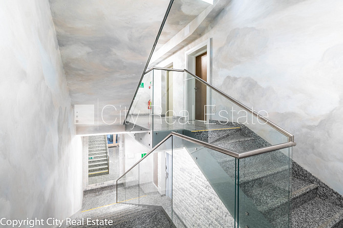 Новостройка, здание во дворе, закрытый двор, лифт, два балкона, окна выходят во Рига - изображение 17