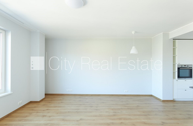 Новостройка, благоустроенный озеленённый двор, место для машины, одна Рига - изображение 6