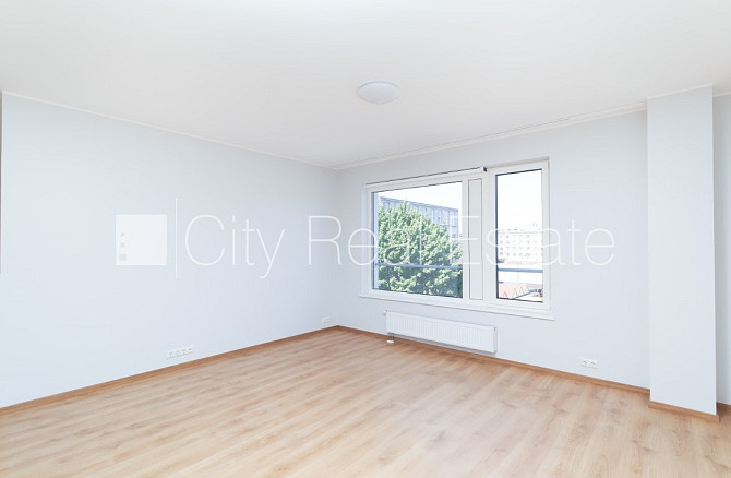 Новостройка, благоустроенный озеленённый двор, место для машины, одна Рига - изображение 2