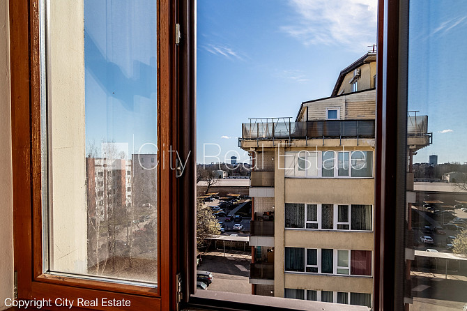 Здание во дворе, закрытый двор, территория обнесена забором, место для машины, Рига - изображение 4