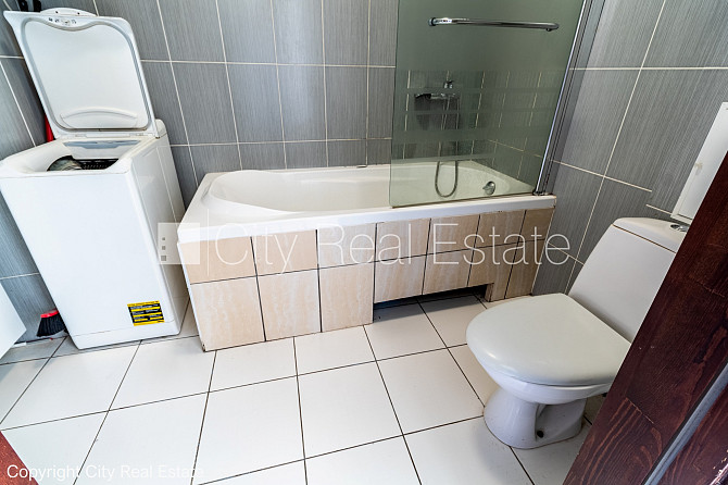 Здание во дворе, закрытый двор, территория обнесена забором, место для машины, Рига - изображение 13