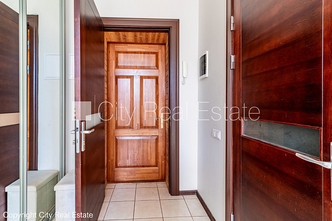 Здание во дворе, закрытый двор, территория обнесена забором, место для машины, Рига - изображение 15