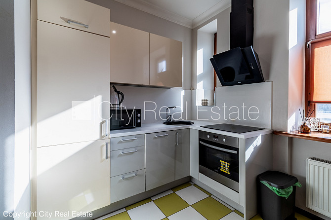 Здание во дворе, закрытый двор, территория обнесена забором, место для машины, Рига - изображение 9