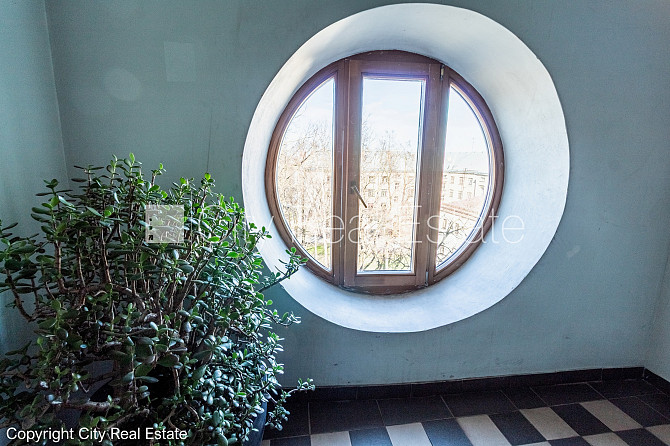 Здание во дворе, закрытый двор, территория обнесена забором, место для машины, Рига - изображение 17