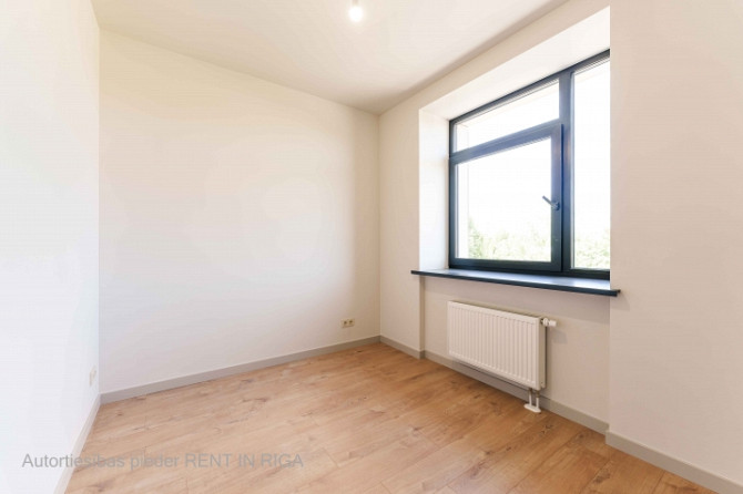 Современная и продуманная до мелочей трёхкомнатная квартира по адресу Лиелирбес Рига - изображение 8