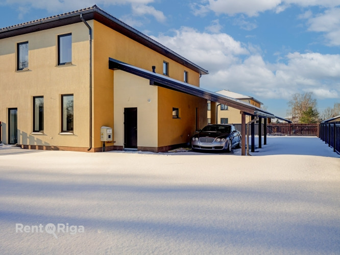 Jauna, plaša un kvalitatīva dvīņu māja lieliskā atrašanās vietā!  Pārdošanā divstāvu Rīga - foto 1