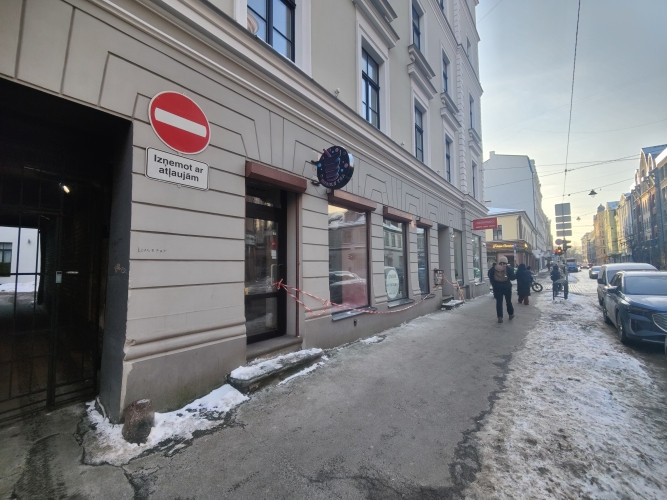 Tirdzniecības telpas.  Piemērotas veikalam, salonam vai tml. Telpām nav ēdināšanas Rīga - foto 4