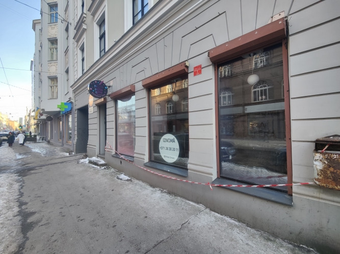 Tirdzniecības telpas.  Piemērotas veikalam, salonam vai tml. Telpām nav ēdināšanas Rīga - foto 2