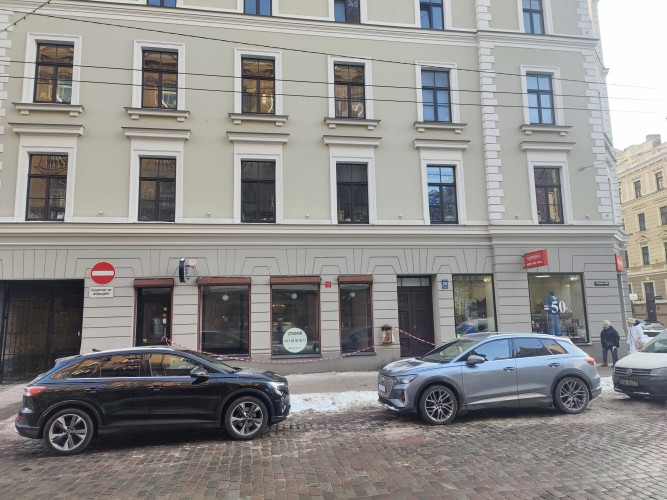 Tirdzniecības telpas.  Piemērotas veikalam, salonam vai tml. Telpām nav ēdināšanas Rīga - foto 1
