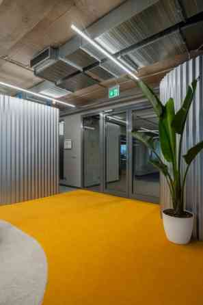 Эксклюзивный офис с частным выходом на террасу!  Офис расположен в бизнес-центре Rīga