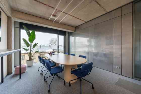 Эксклюзивный офис с частным выходом на террасу!  Офис расположен в бизнес-центре Rīga