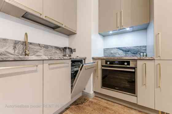 Элегантная двухкомнатная квартира в аренду в тихом центре, в посольском районе Рига