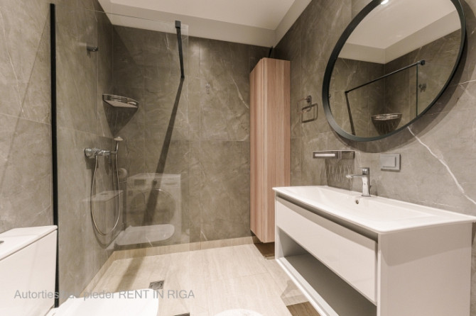 Элегантная двухкомнатная квартира в аренду в тихом центре, в посольском районе Рига - изображение 6