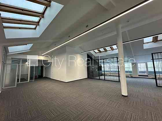 Благоустроенный озеленённый двор, подземная стоянка, охраняемая территория, Рига