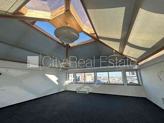 Благоустроенный озеленённый двор, подземная стоянка, охраняемая территория, Рига