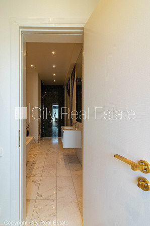 Fasādes māja, ieeja no ielas, kāpņu telpa pēc kapitālā remonta, logi vērsti uz pagalma Rīga - foto 15