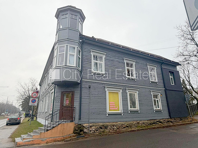 Fasādes māja, ieeja no ielas, kāpņu telpa pēc kapitālā remonta, logi vērsti uz pagalma Rīga - foto 19