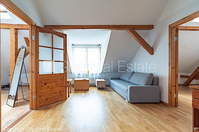 Fasādes māja, renovēta māja, ieeja no ielas, ir lifts, kāpņu telpa pēc kapitālā remonta, Rīga - foto 13