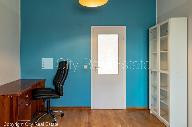 Fasādes māja, renovēta māja, ieeja no ielas, ir lifts, kāpņu telpa pēc kapitālā remonta, Rīga - foto 20