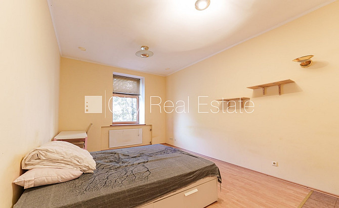 Дом во дворе, закрытый двор, окна выходят в обе стороны дома, изолированные Рига - изображение 3