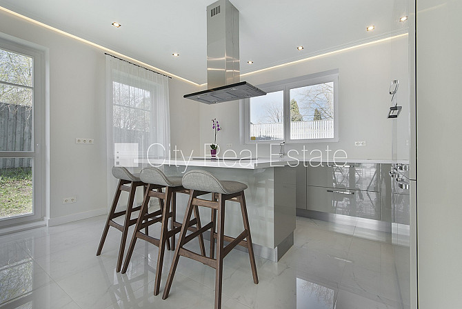 Jaunceltne, labiekārtota apzaļumota teritorija, slēgts pagalms, vieta vairākām automašīnām, Jūrmala - foto 19