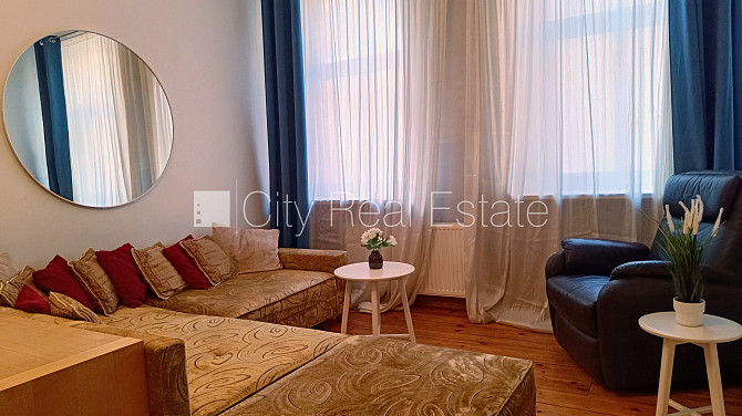 Renovēta māja, fasāde ar dekoratīvo apmetumu, slēgts pagalms, balkons 2 m2, logi vērsti uz Rīga - foto 16