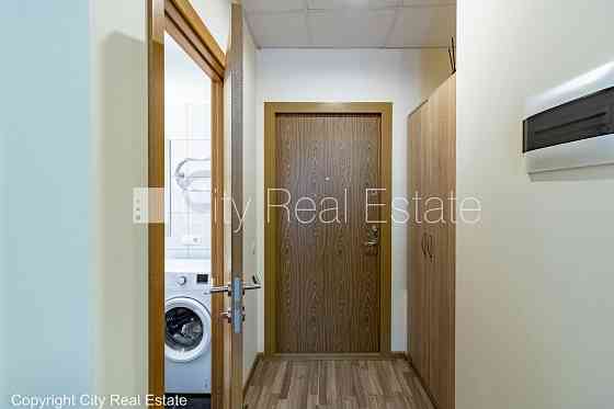 Фасадный дом, реновированный дом, благоустроенная озеленённая территория, Rīga