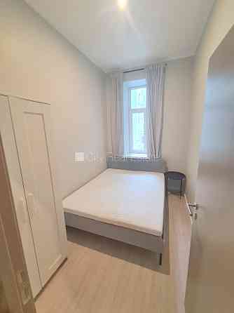 Здание во дворе, реновированный дом, закрытый двор, вход со двора, лестничная Rīga